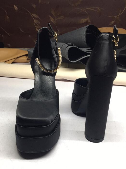 Surround Strap High-heeled Sandals