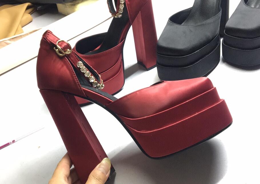 Surround Strap High-heeled Sandals