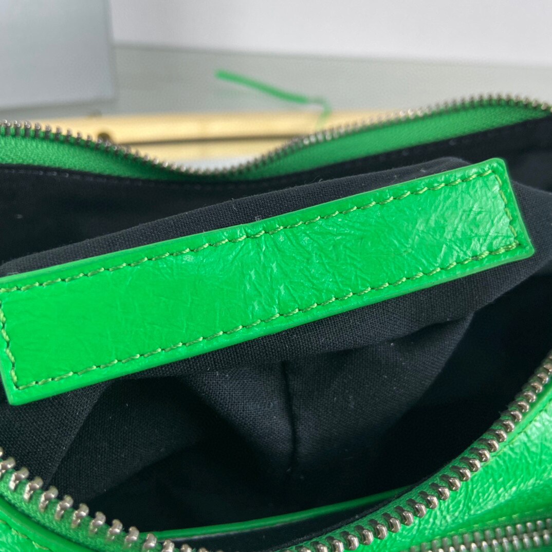 Classic Caviar Leather Double Flap Messenger Bag