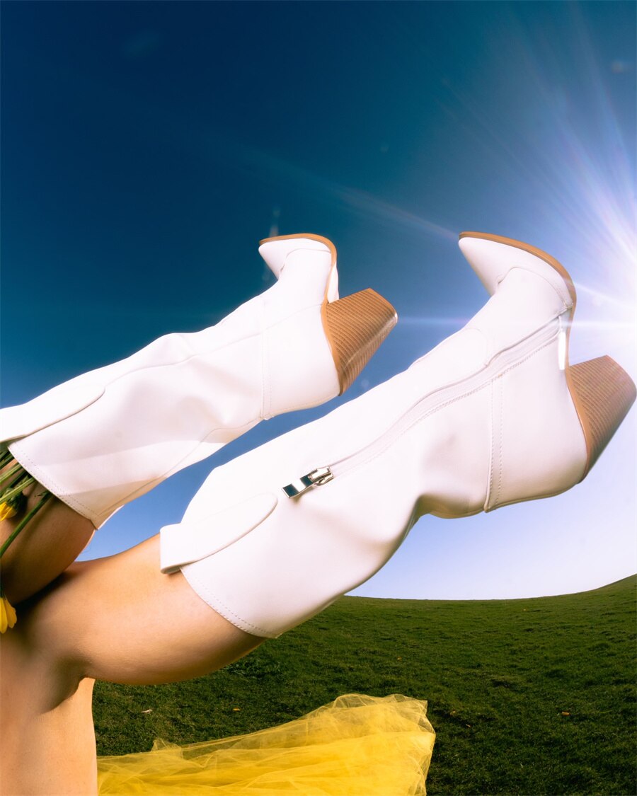 女性用ポインテッドトゥミッドカーフブーツ 奇妙なスタイル