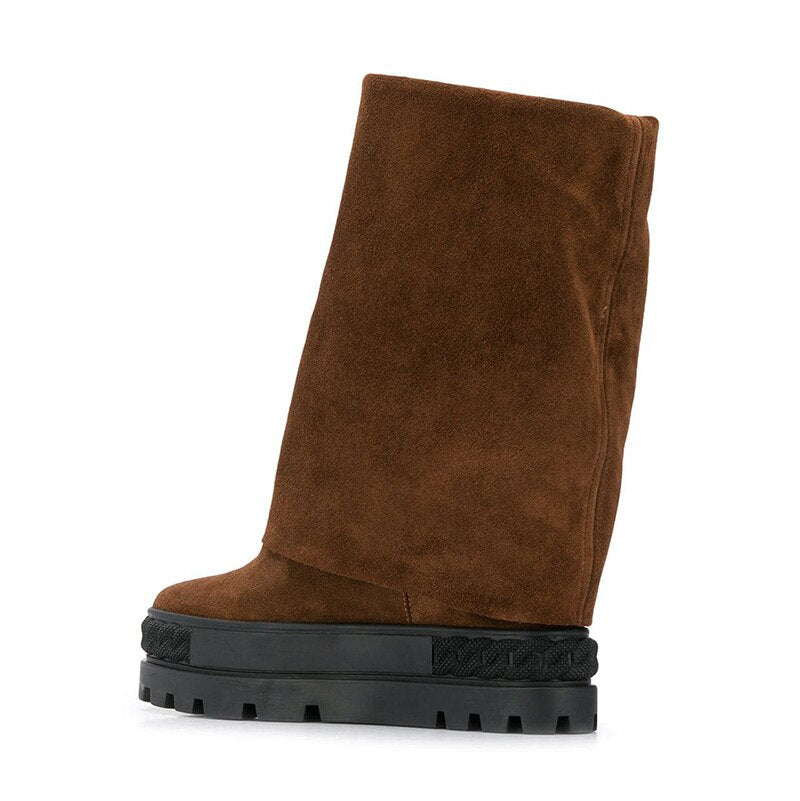 女性用 隠しプラットフォーム 2 ミッドカーフブーツを履く