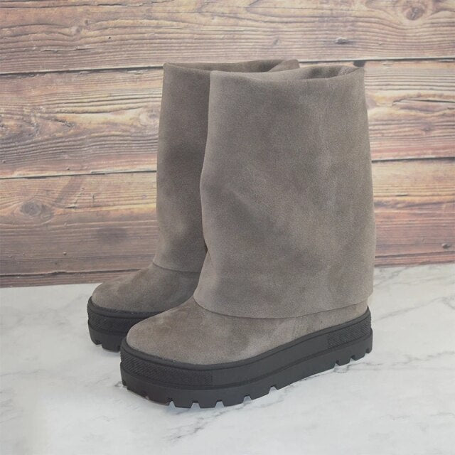 女性用 隠しプラットフォーム 2 ミッドカーフブーツを履く