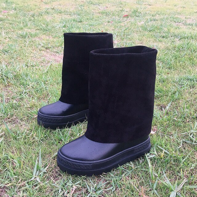 女性用 隠しプラットフォーム 2 ミッドカーフブーツを履く