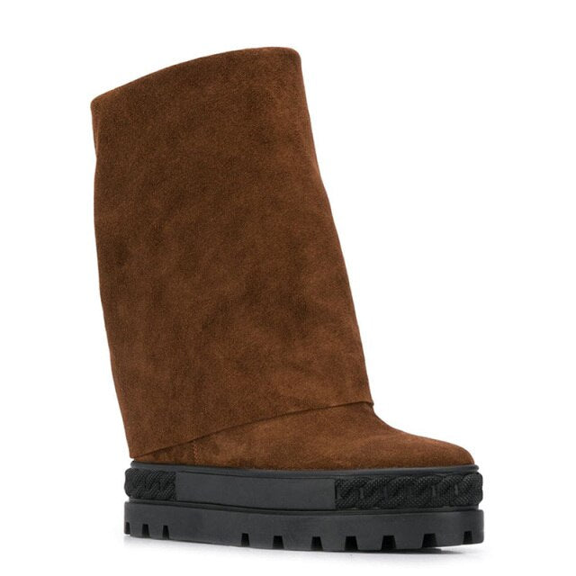 女性用 隠しプラットフォーム 2 ミッドカーフブーツを履く