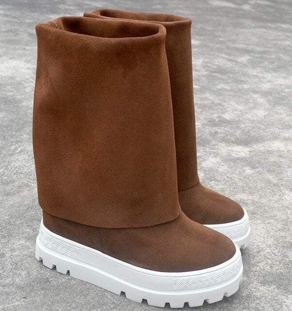 女性用 隠しプラットフォーム 2 ミッドカーフブーツを履く