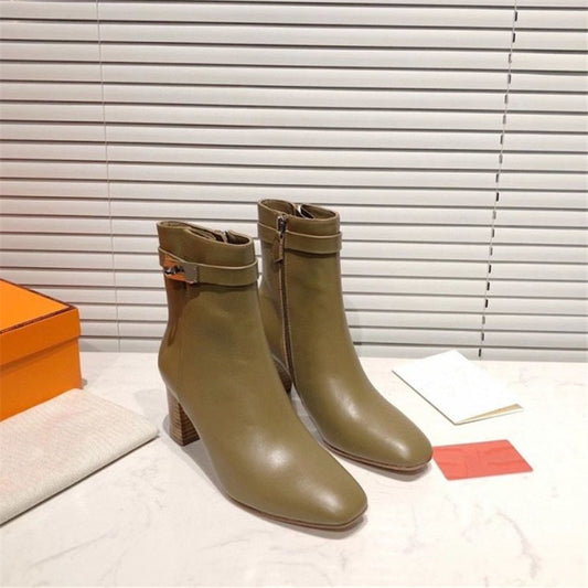 女性に人気のレザーアンクルブーツ ブラック チャンキーハイヒール