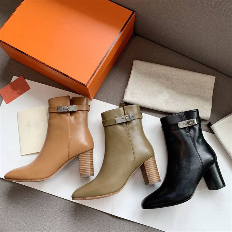 女性に人気のレザーアンクルブーツ ブラック チャンキーハイヒール