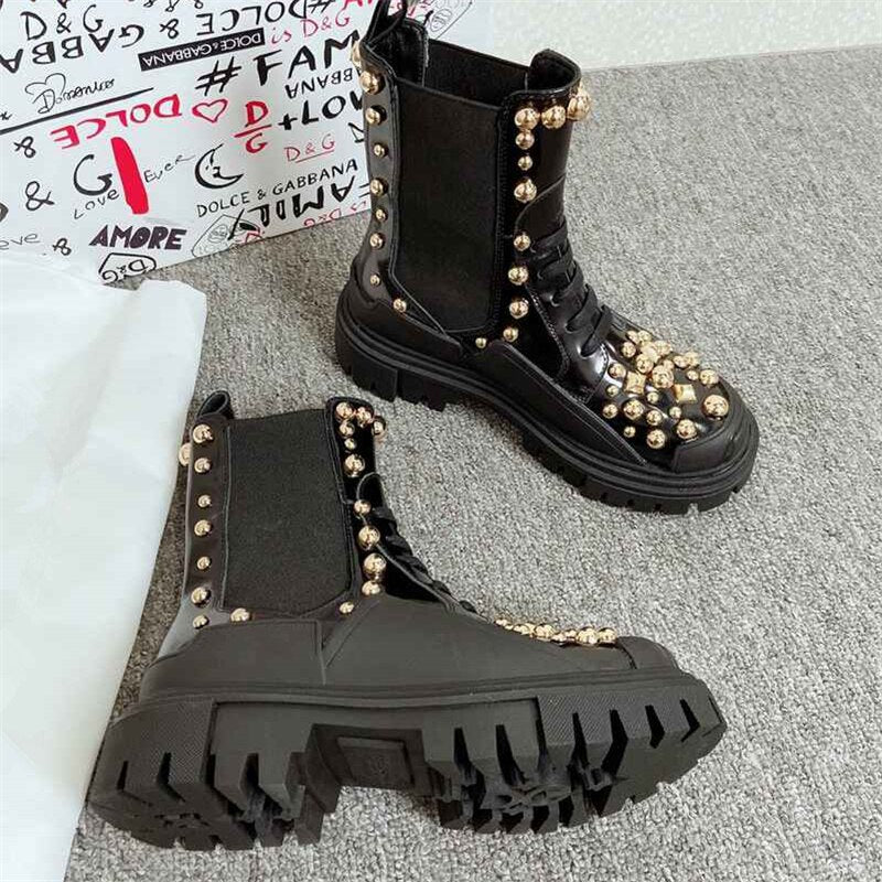 人気のゴールデンリベットレディースアンクルマーティンブーツ