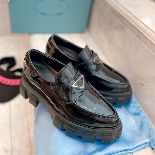 女性用レザープラットフォームローファーポインテッドトゥシューズ