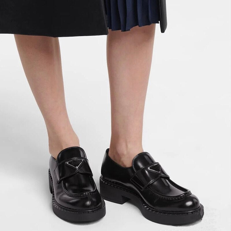 ラウンドトゥレザー厚底レディースローファー