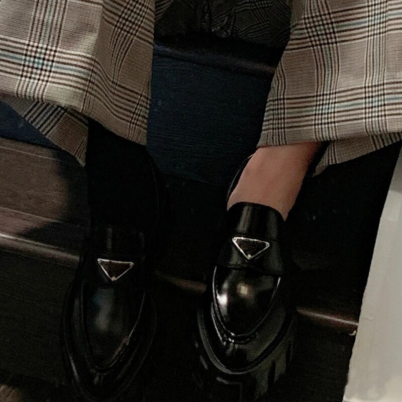 ラウンドトゥレザー厚底レディースローファー