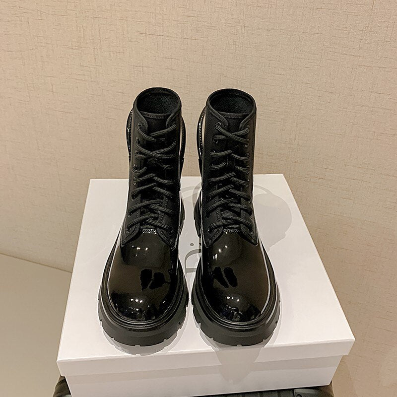 レディース レースアップ パテントレザー アンクルブーツ