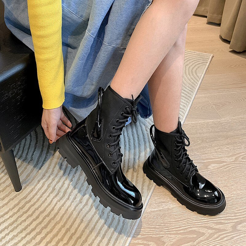 レディース レースアップ パテントレザー アンクルブーツ