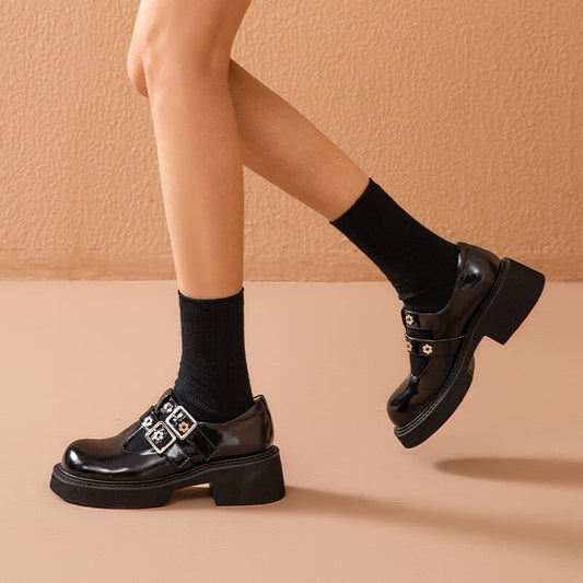 Women Genuine Cow Leather Round Toe Metal Eyelet  Flats