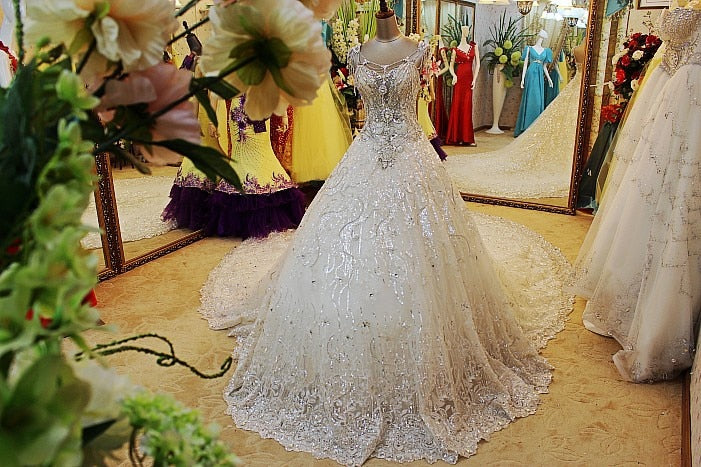 Custom Made Empire Crystal Beading Lace Sequins Luxury Wedding Dresses Vintage Wedding Gowns 100% Real Sample QB10M - LiveTrendsX