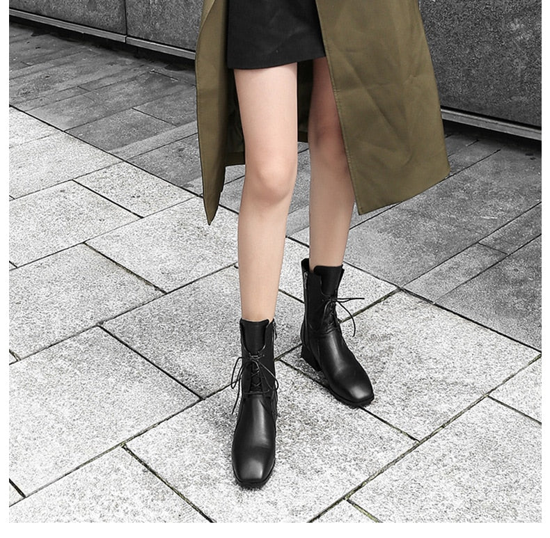 Beautiful faddish women boots with heel - LiveTrendsX