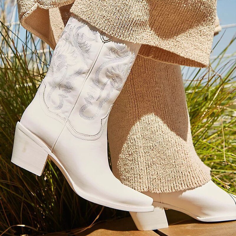 Women's Embroidered Chunky Heel Platform Boots 2022 - LiveTrendsX